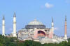 Hagia Sophia als moskee (met minaretten en met een halve maan op de centrale koepel)