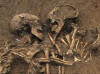 2006'da İtalya'nın kuzeyinde Verona şehri yakınlarındaki Mantua kazısında gün ışığına çıkartılan ve MÖ 5 binlere ait birbirilerine sarılmış erkek ve kadının iskeletleri.