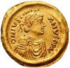 Portret van Justinianus I op een gouden munt (een tremissis van 1.43 g) geslagen in Constantinopel. Het opschrift is D N IVSTINIANVS P P AV[G].